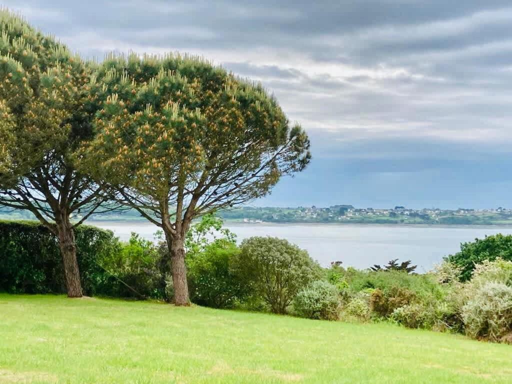 Kermartin - Maison De Famille Avec Vue Sur La Baie De Morlaix Plouézocʼh Bagian luar foto